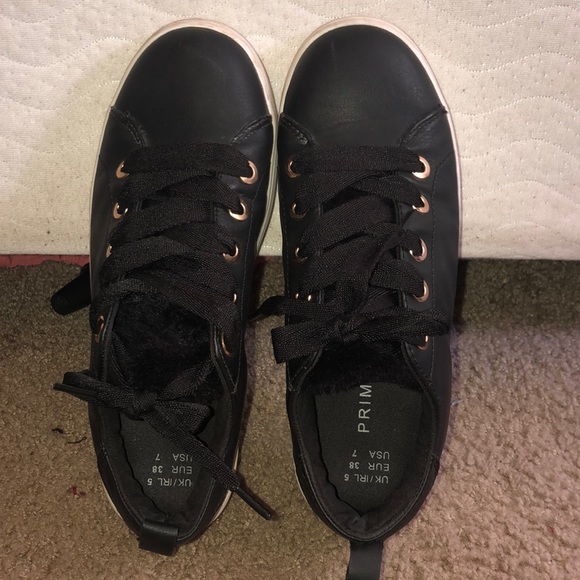 Shoe - Picture 3 of 3